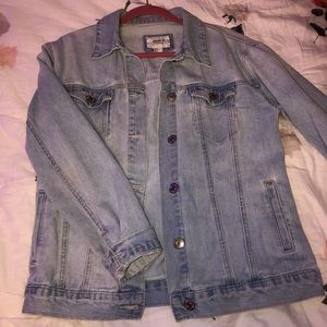 OVERSIZED LIGHTWASH JEAN JACKET